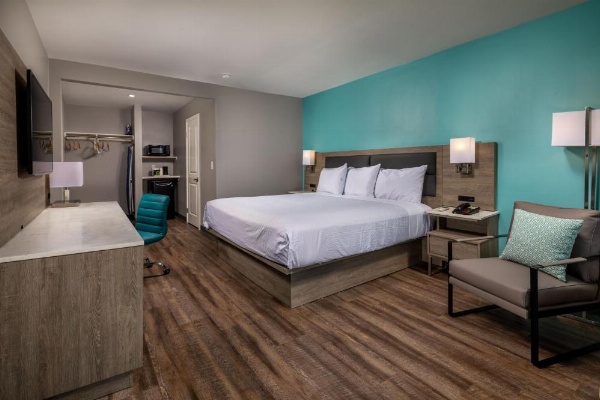 Travelodge by Wyndham LAX image 35