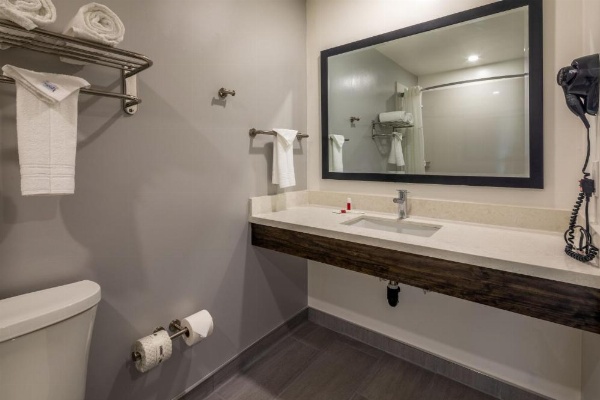 Travelodge by Wyndham LAX image 8